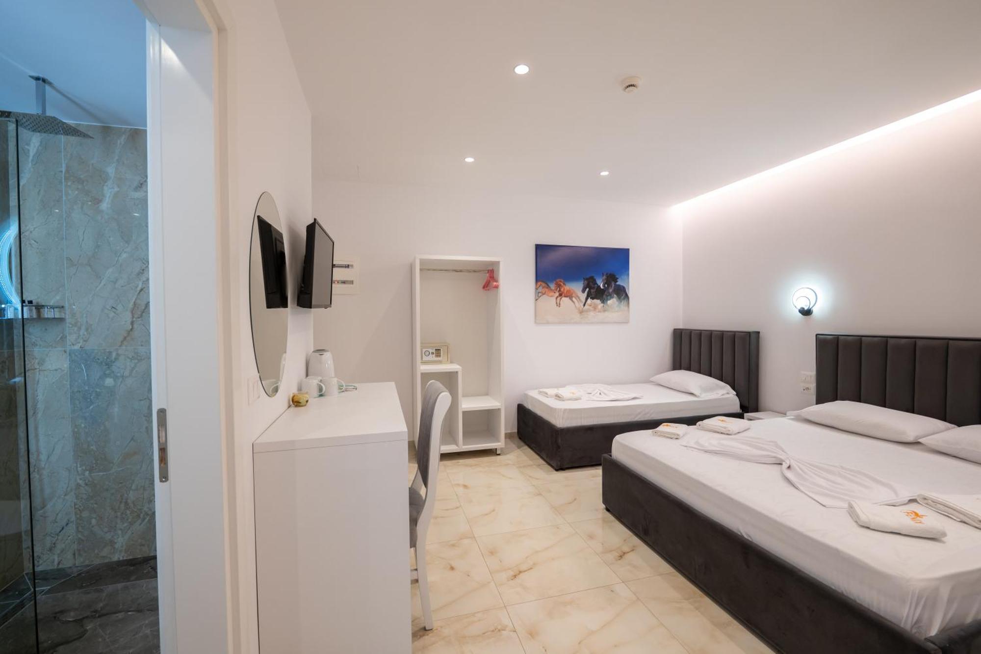 Feniks Hotel Ksamil Exterior photo
